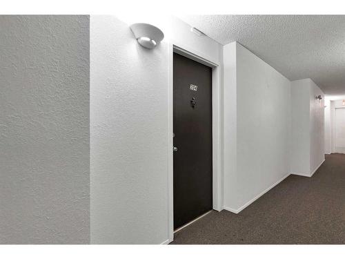 204-8403 Fairmount Drive Se, Calgary, AB - Indoor Photo Showing Other Room