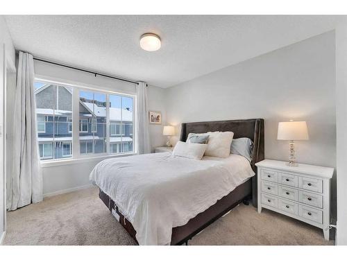 26 Kinlea Common Nw, Calgary, AB - Indoor Photo Showing Bedroom