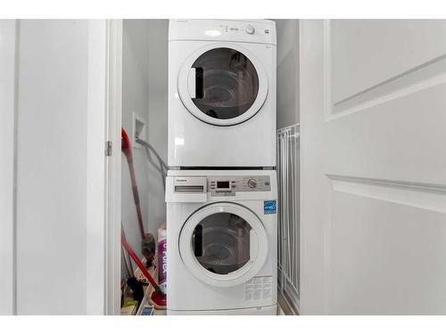 26 Kinlea Common Nw, Calgary, AB - Indoor Photo Showing Laundry Room