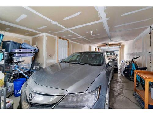 26 Kinlea Common Nw, Calgary, AB - Indoor Photo Showing Garage