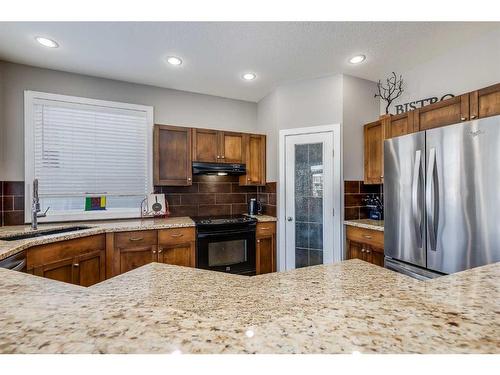 120 Bayside Point Sw, Airdrie, AB - Indoor Photo Showing Kitchen