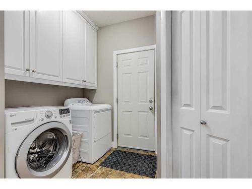 120 Bayside Point Sw, Airdrie, AB - Indoor Photo Showing Laundry Room