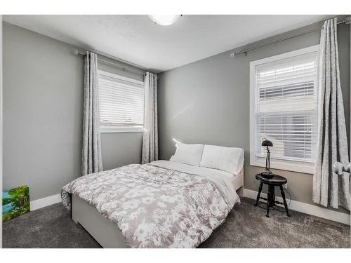 120 Bayside Point Sw, Airdrie, AB - Indoor Photo Showing Bedroom