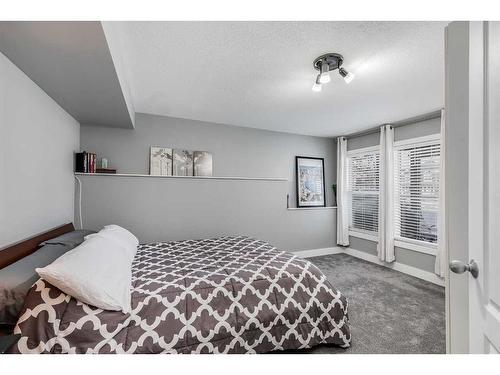 120 Bayside Point Sw, Airdrie, AB - Indoor Photo Showing Bedroom