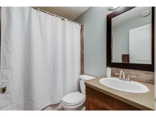 120 Bayside Point Sw, Airdrie, AB - Indoor Photo Showing Bathroom