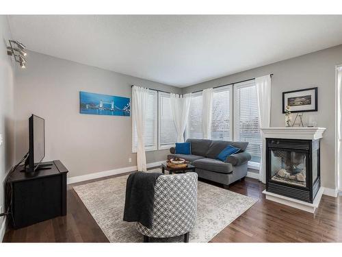 120 Bayside Point Sw, Airdrie, AB - Indoor Photo Showing Living Room With Fireplace