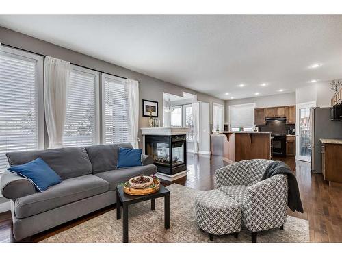 120 Bayside Point Sw, Airdrie, AB - Indoor Photo Showing Living Room