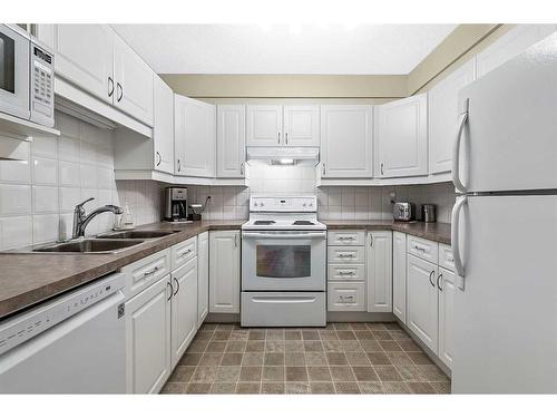 1302-200 Community Way, Okotoks, AB - Indoor Photo Showing Kitchen With Double Sink