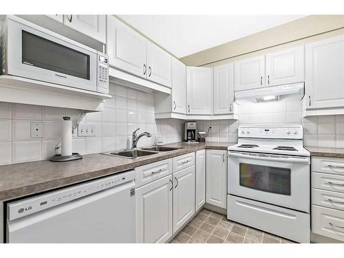 1302-200 Community Way, Okotoks, AB - Indoor Photo Showing Kitchen With Double Sink