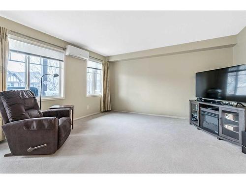 1302-200 Community Way, Okotoks, AB - Indoor Photo Showing Living Room