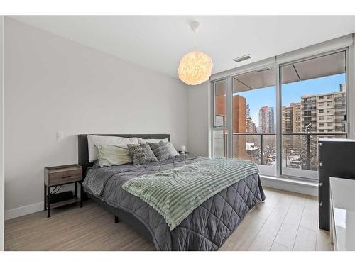 405-930 16 Avenue Sw, Calgary, AB - Indoor Photo Showing Bedroom