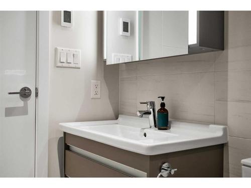 405-930 16 Avenue Sw, Calgary, AB - Indoor Photo Showing Bathroom