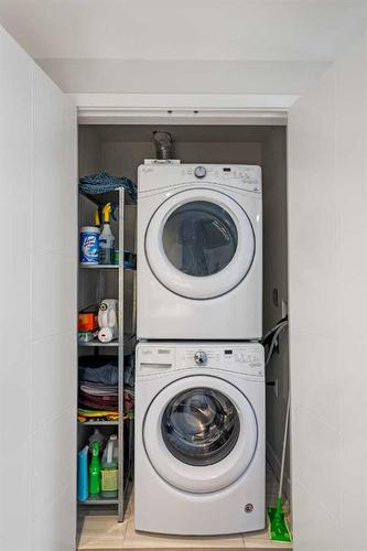 405-930 16 Avenue Sw, Calgary, AB - Indoor Photo Showing Laundry Room