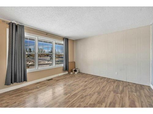 655 Penbrooke Road Se, Calgary, AB - Indoor Photo Showing Other Room