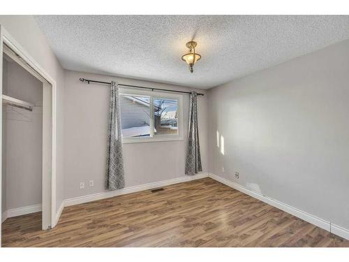 655 Penbrooke Road Se, Calgary, AB - Indoor Photo Showing Other Room