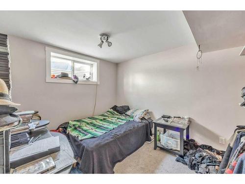 655 Penbrooke Road Se, Calgary, AB - Indoor Photo Showing Bedroom