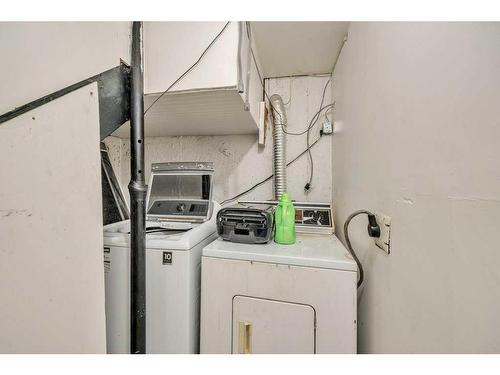 655 Penbrooke Road Se, Calgary, AB - Indoor Photo Showing Laundry Room