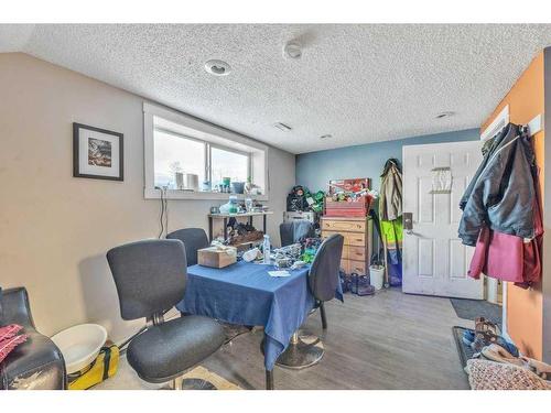 655 Penbrooke Road Se, Calgary, AB - Indoor