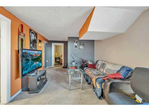 655 Penbrooke Road Se, Calgary, AB - Indoor