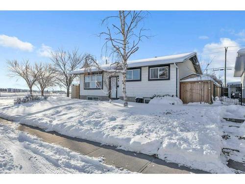 655 Penbrooke Road Se, Calgary, AB - Outdoor