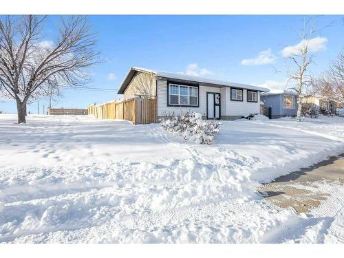 655 Penbrooke Road Se, Calgary, AB - Outdoor