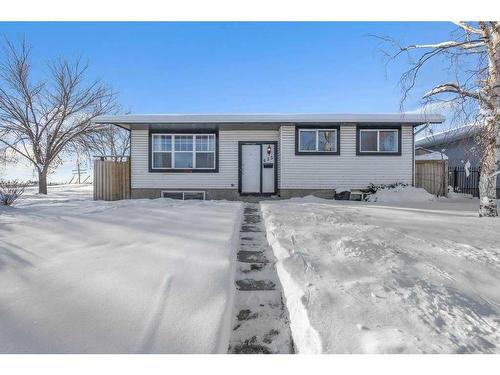 655 Penbrooke Road Se, Calgary, AB - Outdoor