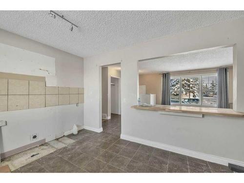 655 Penbrooke Road Se, Calgary, AB - Indoor Photo Showing Other Room