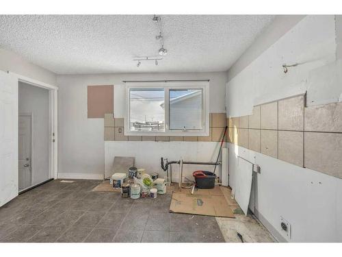 655 Penbrooke Road Se, Calgary, AB - Indoor Photo Showing Other Room