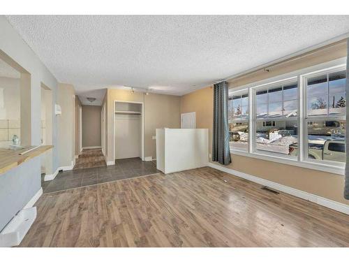 655 Penbrooke Road Se, Calgary, AB - Indoor