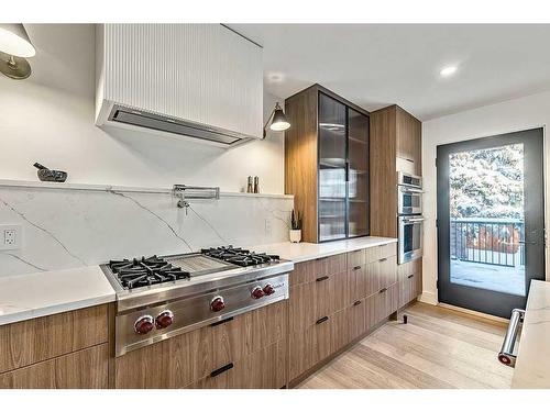 655 Varsity Estates Crescent Nw, Calgary, AB - Indoor Photo Showing Kitchen With Upgraded Kitchen