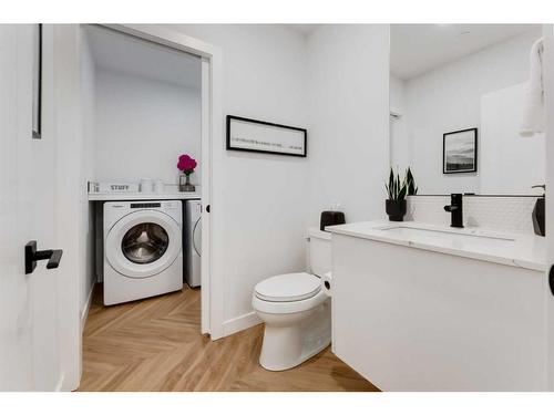 803-8505 Broadcast Avenue Sw, Calgary, AB - Indoor Photo Showing Laundry Room