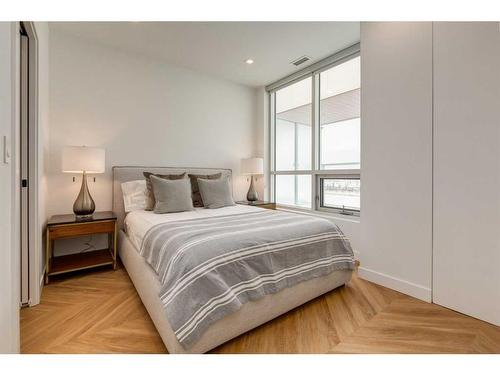 803-8505 Broadcast Avenue Sw, Calgary, AB - Indoor Photo Showing Bedroom