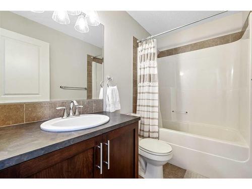 108-205 Sunset Drive, Cochrane, AB - Indoor Photo Showing Bathroom