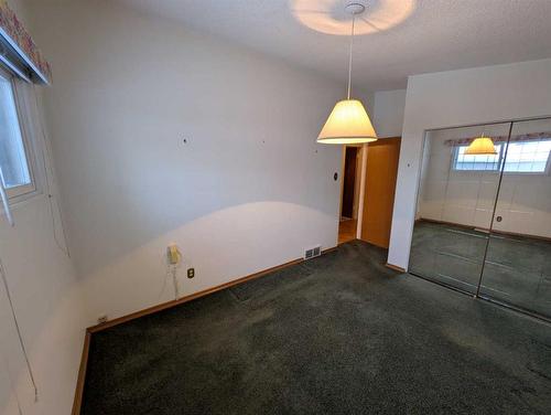 5215 19 Street Sw, Calgary, AB - Indoor Photo Showing Other Room