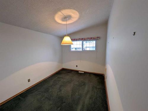 5215 19 Street Sw, Calgary, AB - Indoor Photo Showing Other Room