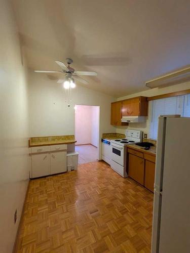 5215 19 Street Sw, Calgary, AB - Indoor Photo Showing Kitchen