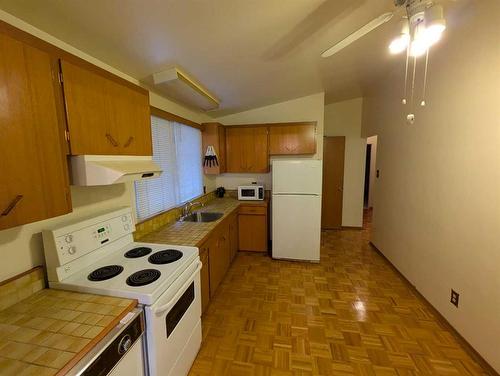 5215 19 Street Sw, Calgary, AB - Indoor Photo Showing Kitchen