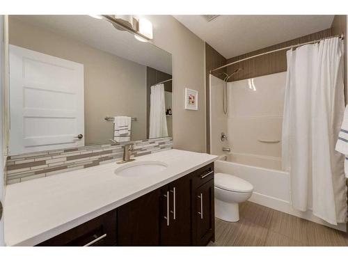 114 Sherwood Mount Nw, Calgary, AB - Indoor Photo Showing Bathroom