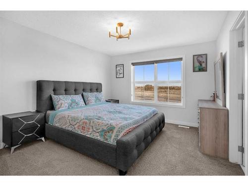 33 Silverton Glen Way Sw, Calgary, AB - Indoor Photo Showing Bedroom