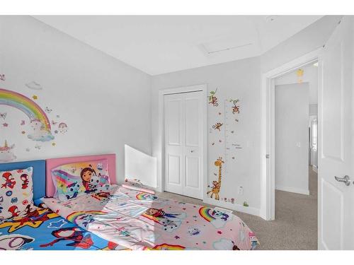 33 Silverton Glen Way Sw, Calgary, AB - Indoor Photo Showing Bedroom