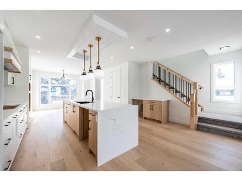 31 Harvard Street Nw, Calgary, AB - Indoor Photo Showing Kitchen With Upgraded Kitchen