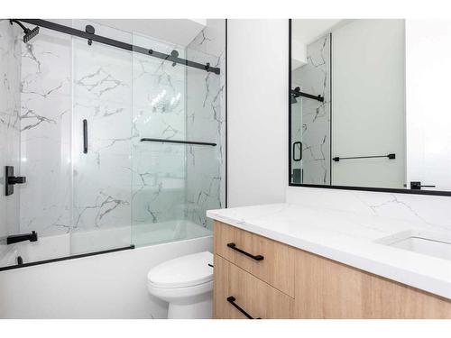 31 Harvard Street Nw, Calgary, AB - Indoor Photo Showing Bathroom