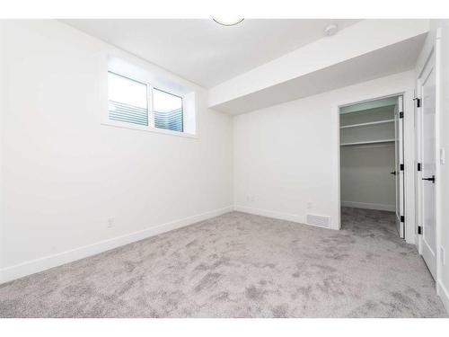 31 Harvard Street Nw, Calgary, AB - Indoor Photo Showing Other Room