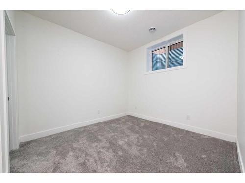 31 Harvard Street Nw, Calgary, AB - Indoor Photo Showing Other Room