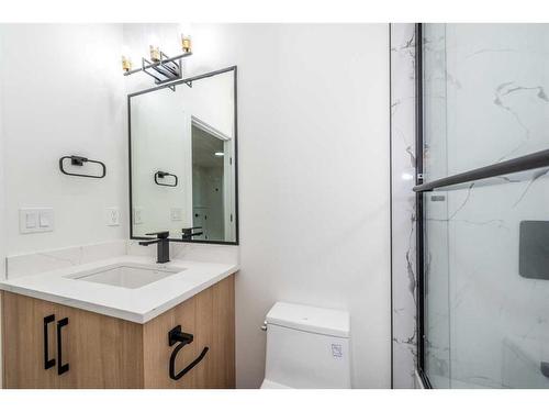 31 Harvard Street Nw, Calgary, AB - Indoor Photo Showing Bathroom