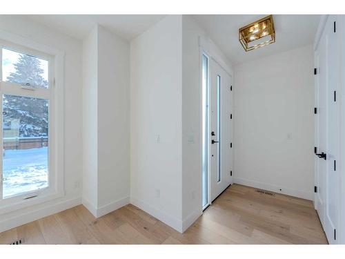 31 Harvard Street Nw, Calgary, AB - Indoor Photo Showing Other Room