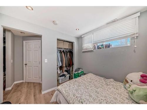 17 Belgian Lane, Cochrane, AB - Indoor Photo Showing Bedroom