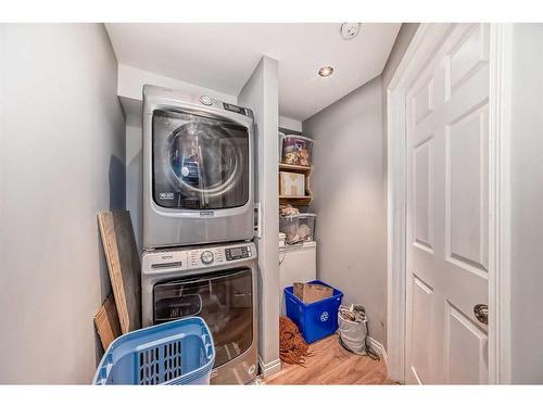 17 Belgian Lane, Cochrane, AB - Indoor Photo Showing Laundry Room