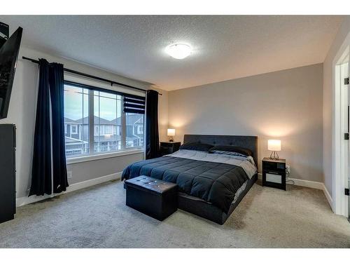 206 Yorkville Green Sw, Calgary, AB - Indoor Photo Showing Bedroom