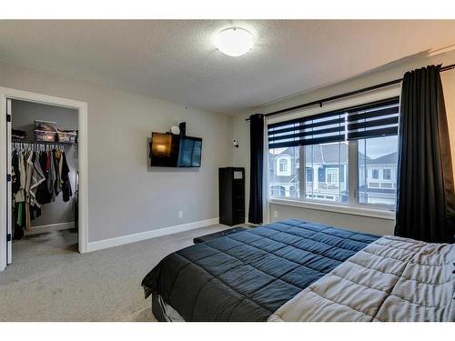 206 Yorkville Green Sw, Calgary, AB - Indoor Photo Showing Bedroom